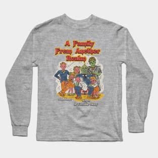 A family from another realm. Long Sleeve T-Shirt